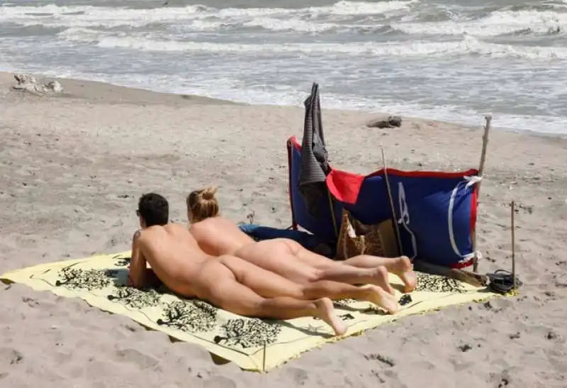 nudisti al lido di dante   ravenna 