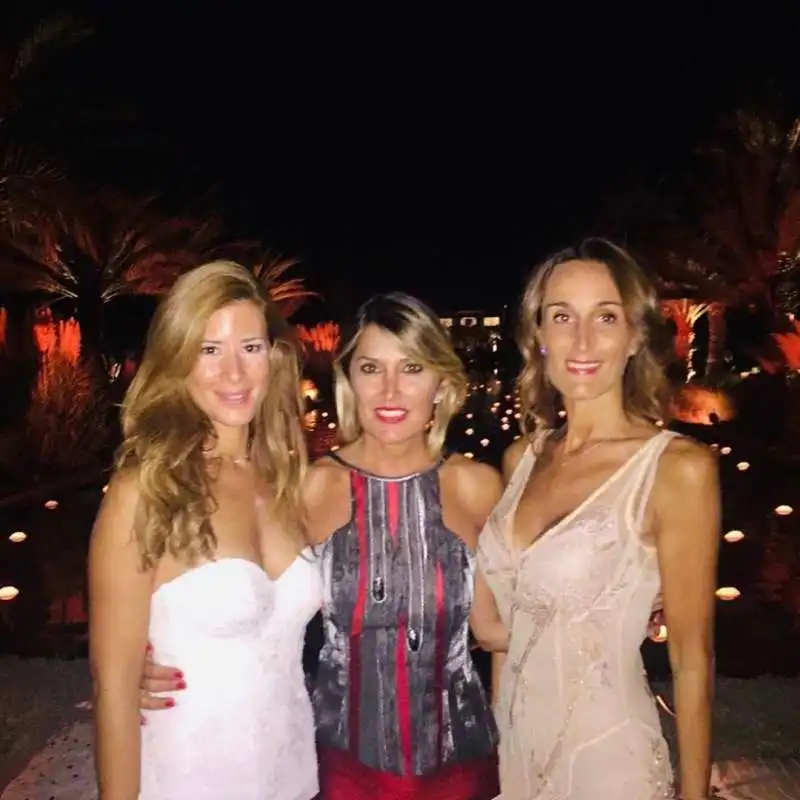 paola de marchi con elvira savino e gabriella giammanco