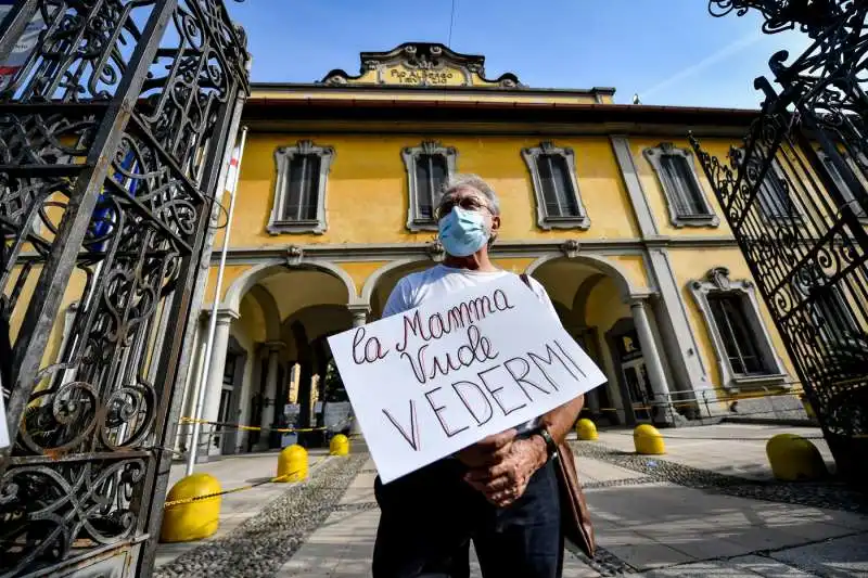 pio albergo trivulzio   proteste dei parenti