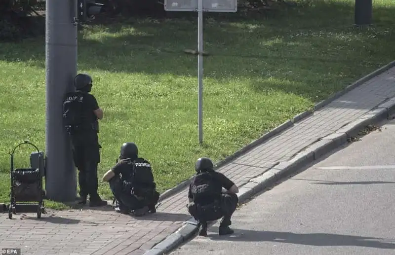 polizia pronta a liberare gli ostaggi di  maksym kryvosh a lutsk 