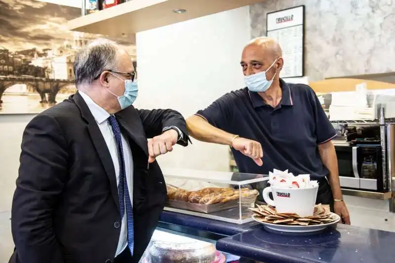 ROBERTO GUALTIERI E IL BARISTA DEL MEF