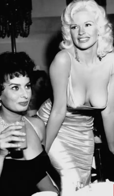 sophia loren jayne mansfield nel 1957 