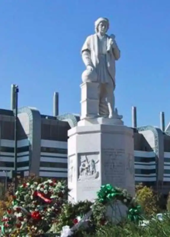 statua di colombo a baltimora 2