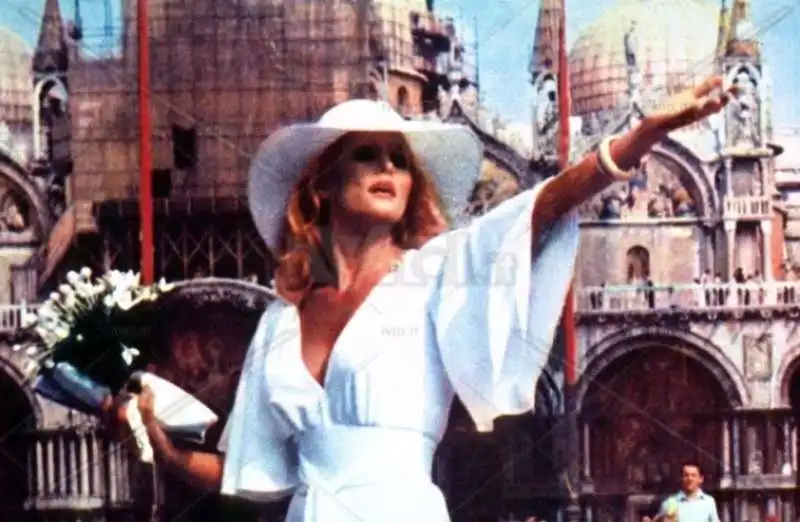 ursula andress – l'infermiera     