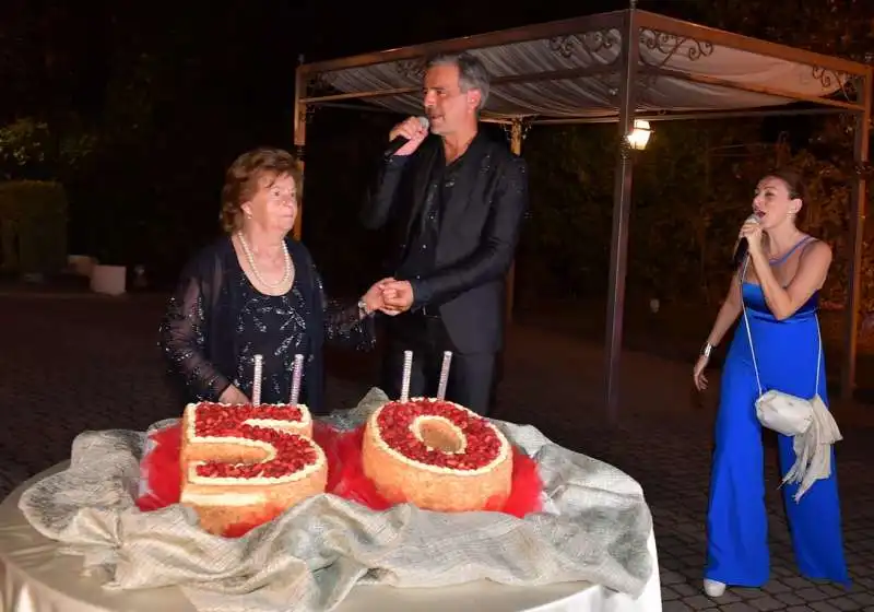 alma manera canta per beppe convertini con la mamma grazia  foto di bacco