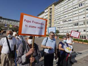 angelus dal gemelli di papa francesco 3