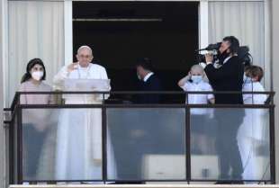 angelus dal gemelli di papa francesco 4