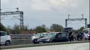 AUTO DANNEGGIATE DA GRANDINE IN AUTOSTRADA