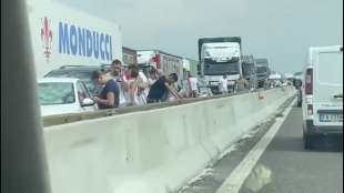 AUTO DANNEGGIATE DA GRANDINE IN AUTOSTRADA