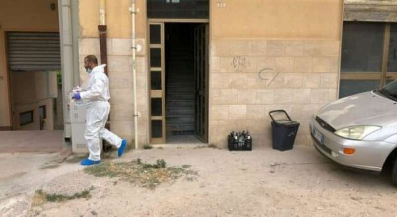 cagliari uccide il coinquilino per la lavatrice accesa