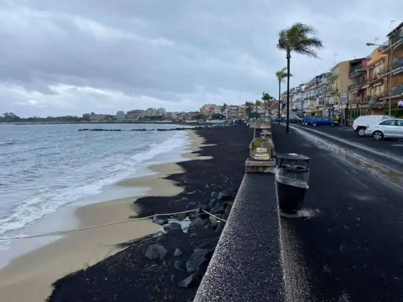 Cenere a Giardini Naxos