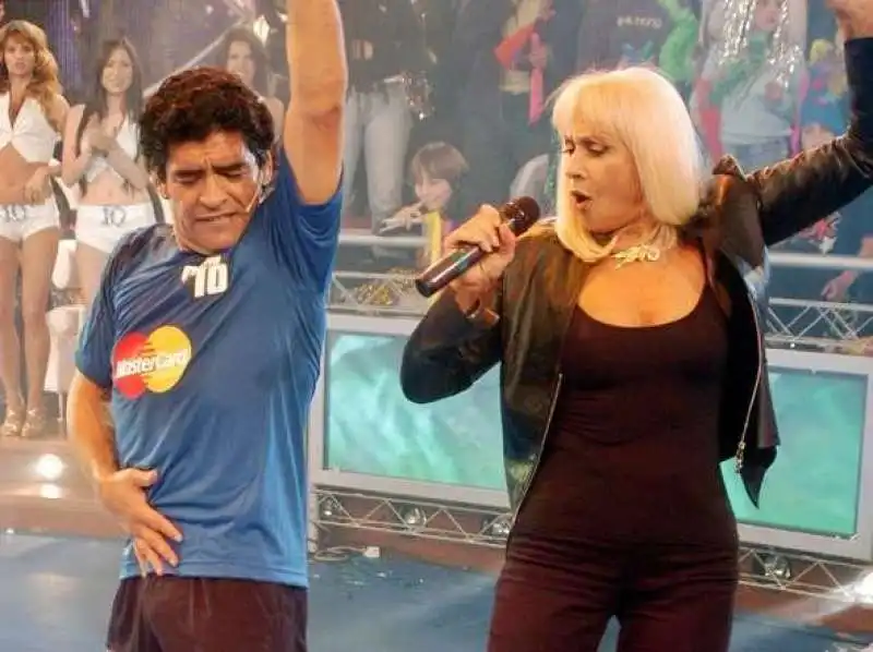 diego armando maradona e raffaella carra 