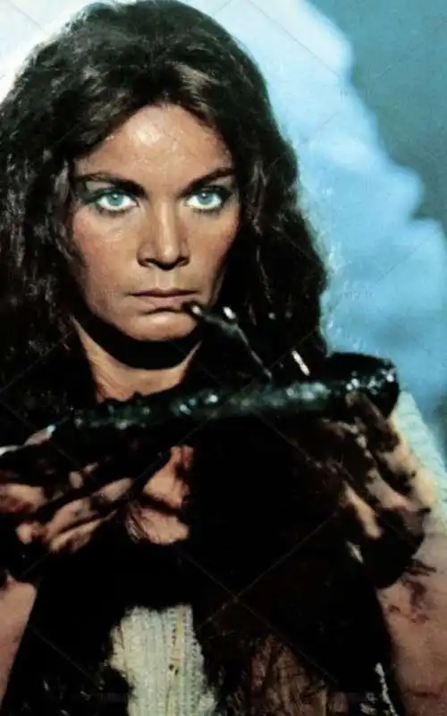 florinda bolkan .  barbara bouchet   non si sevizia un paperino  