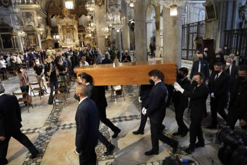 funerali raffaella carra 21