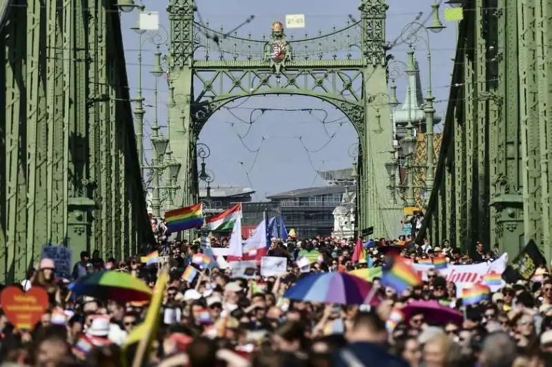 gay pride budapest 