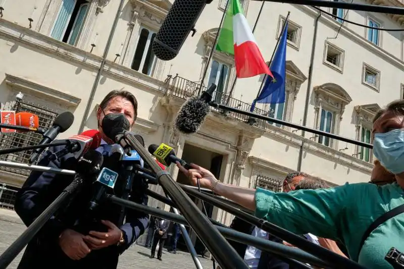 giuseppe conte dopo l incontro con mario draghi