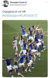 giuseppe conte twitta la foto sbagliata dopo italia spagna