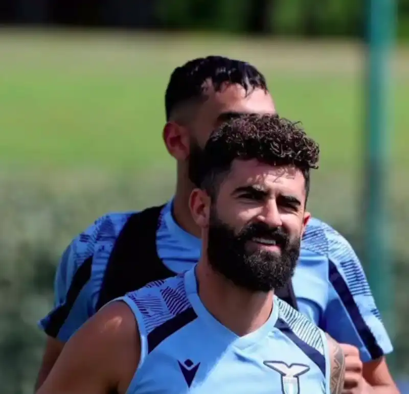 hysaj con la maglia della lazio 1