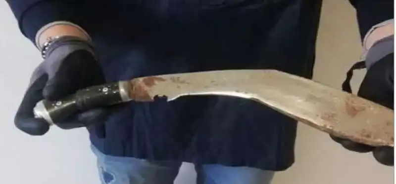 IL MACHETE UTILIZZATO NELL'AGGUATO