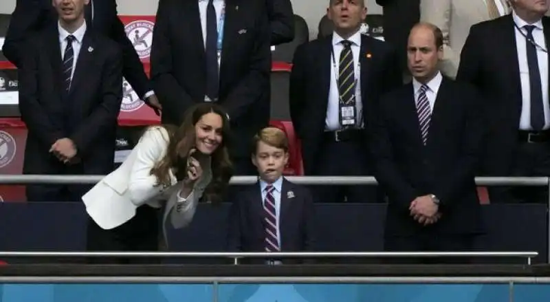 il principino george e la famiglia reale allo stadio 5