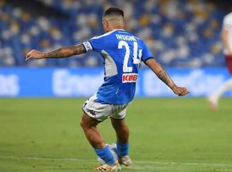 il tiro a giro di insigne