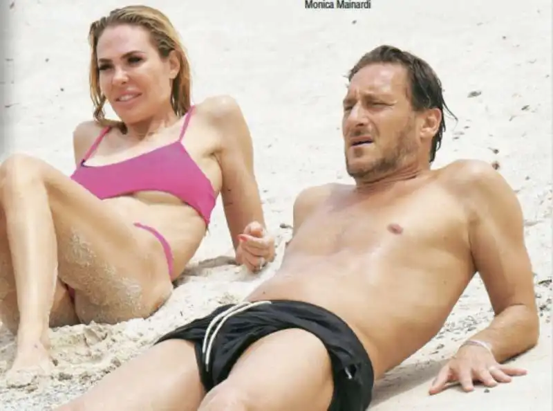 ilary blasi e francesco totti al mare 6