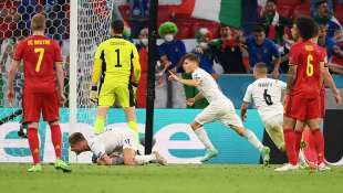 ITALIA BELGIO - CIRO IMMOBILE SI RIALZA DOPO IL GOL DI BARELLA