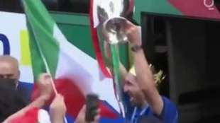 ITALIA CAMPIONE D EUROPA - IL RIENTRO DELL ITALIA A FIUMICINO