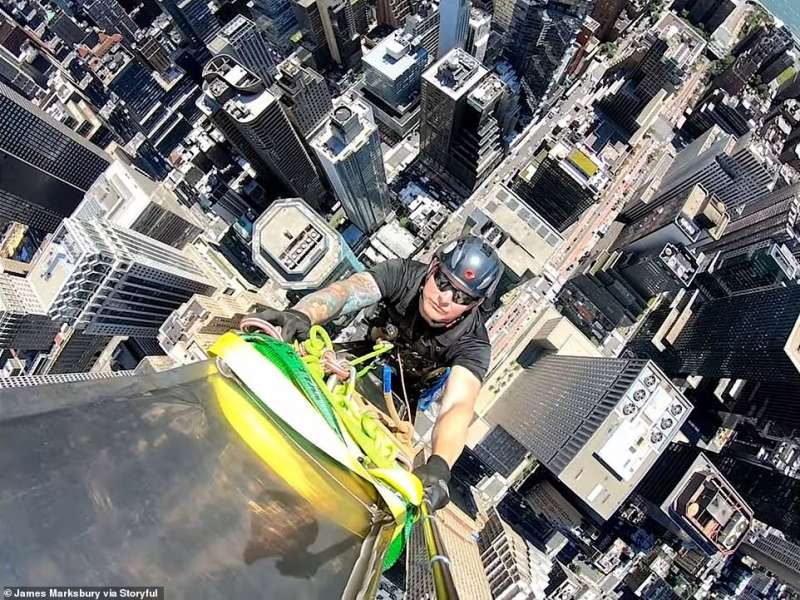 James Marksbury sul Chrysler Building 5