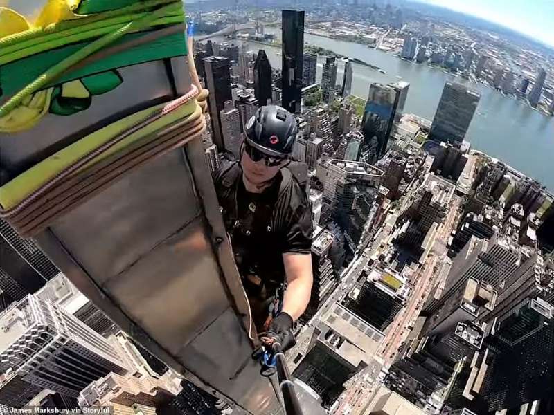 James Marksbury sul Chrysler Building 6