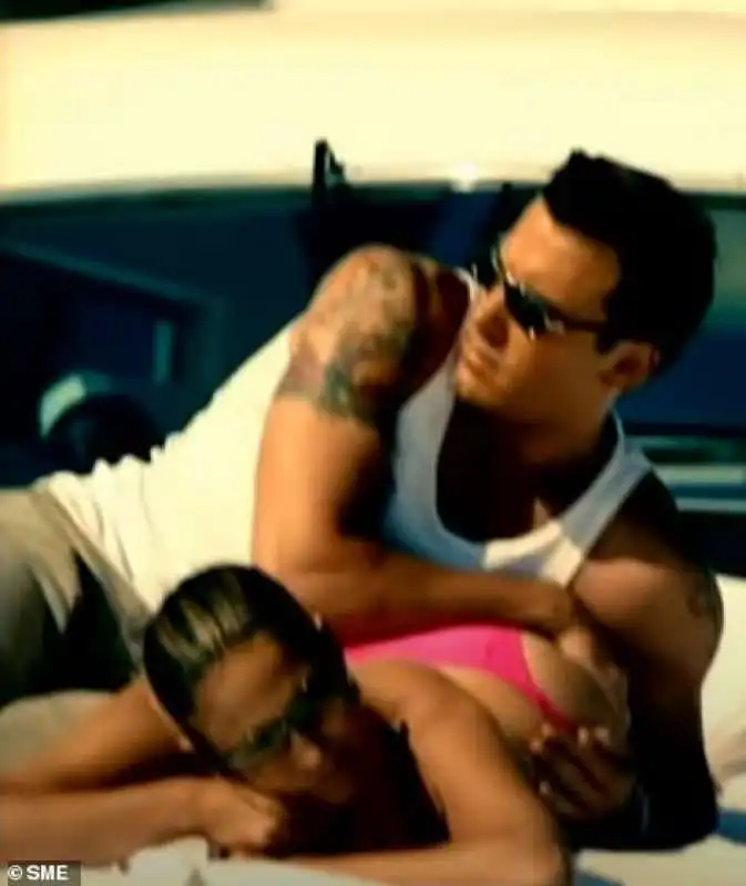 jlo e ben affleck nel video del 2002 2