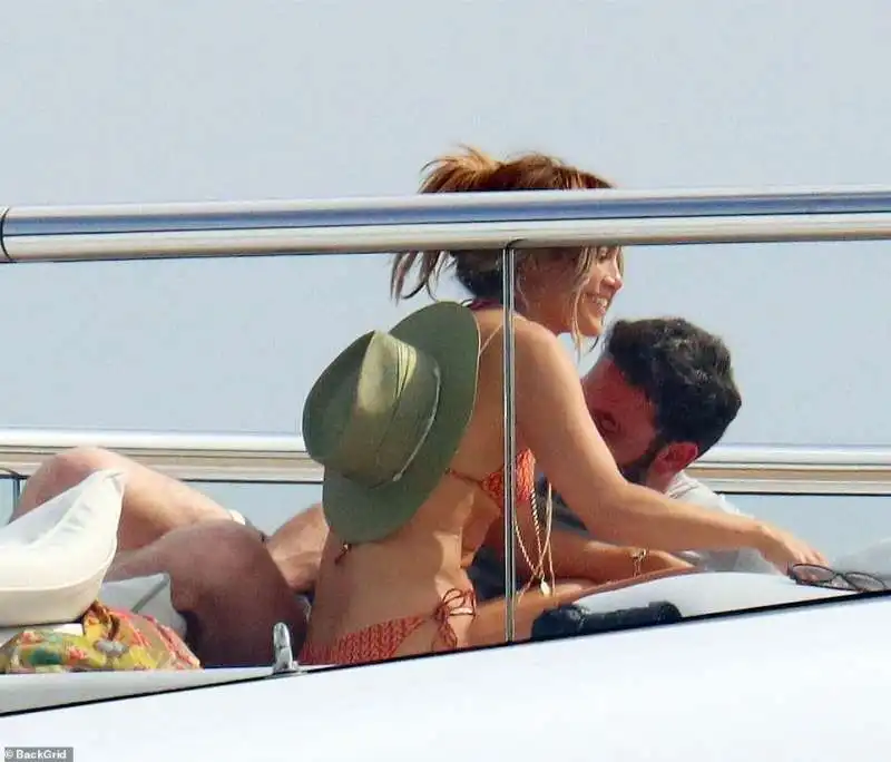 jlo e ben affleck sullo yatch 10