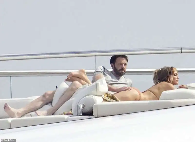 jlo e ben affleck sullo yatch 3