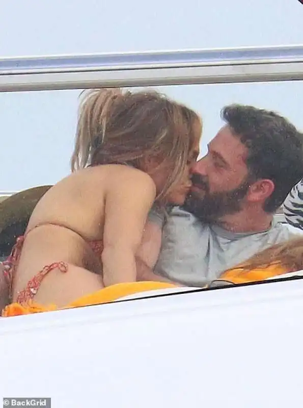 jlo e ben affleck sullo yatch 4