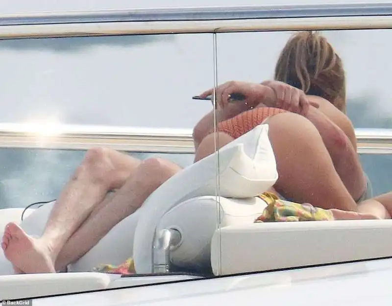 jlo e ben affleck sullo yatch 5