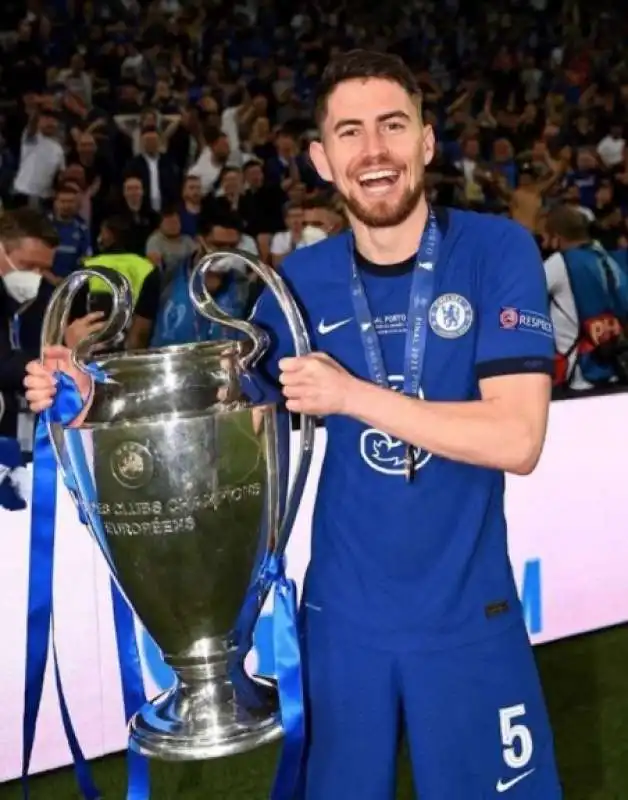 jorginho con la champions vinta