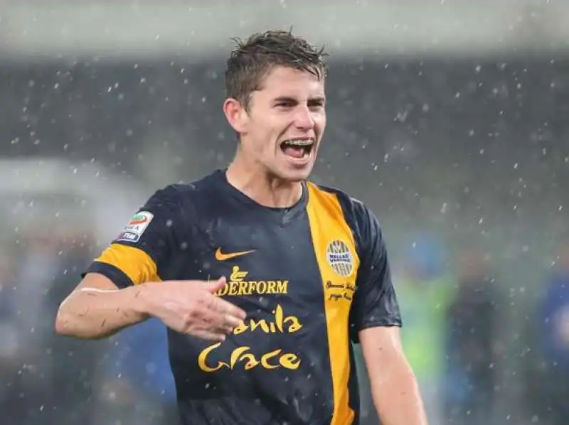 jorginho con la maglia del verona