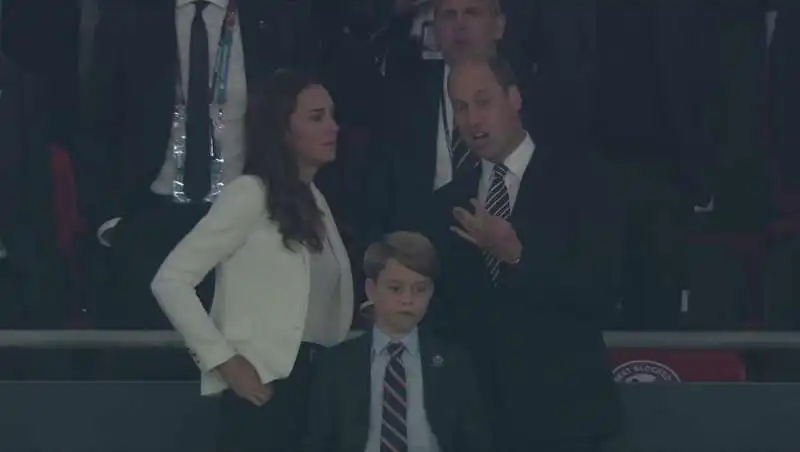 Kate, George e William a fine partita 3