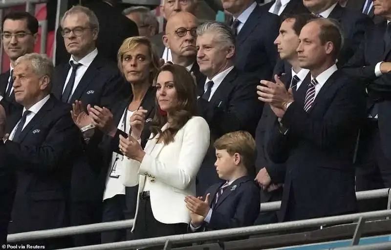 Kate, George e William a fine partita 4