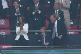 Kate, George e William dopo il gol di Shaw 3