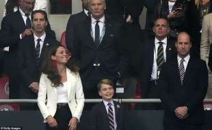 Kate, George e William dopo il gol di Shaw 6