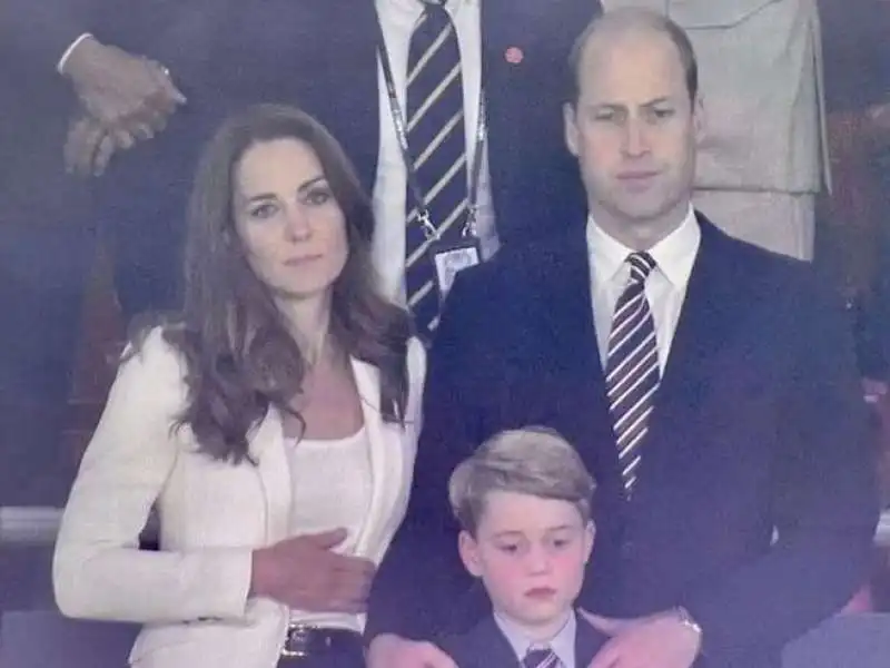 kate, william e george a wembley