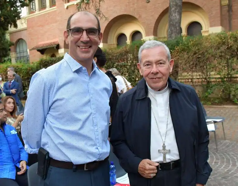 l ambasciatore della colombia presso la santa sede jorge mario eastman con l arcivescovo octavio ruiz  foto di bacco