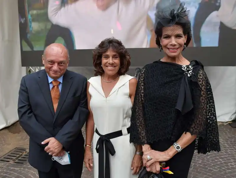 l ambasciatore gerardo amaduzzi   l ambasciatrice della colombia gloria isabel ramirez e marisela federici  foto di bacco