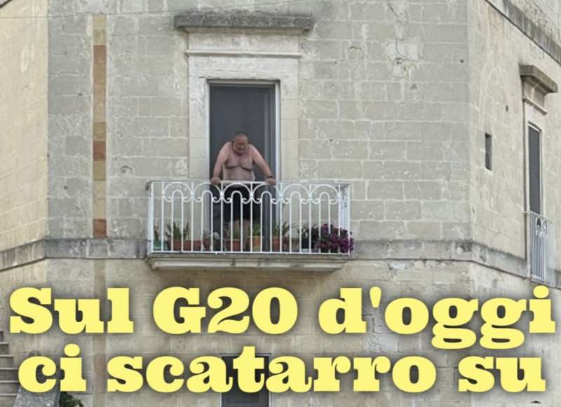 l uomo sul balcone a matera durante il g20 meme