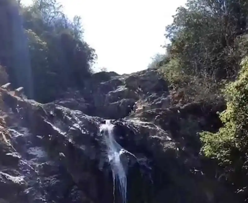 la cascata da cui e' scivolata sophia cheung