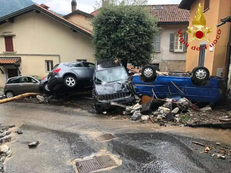 maltempo   esondazioni e piogge in provincia di como  12