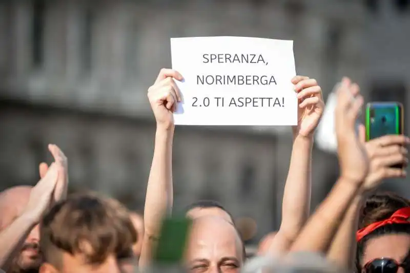 manifestazione contro il green pass a milano 8