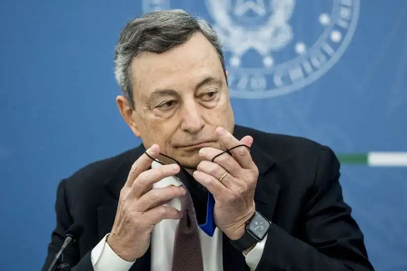 mario draghi in conferenza stampa