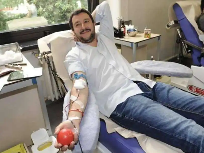 matteo SALVINI DONA IL SANGUE